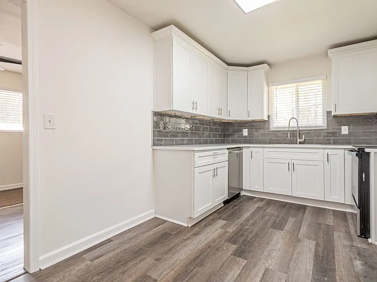 1506 Janmar Dr — Photo 9