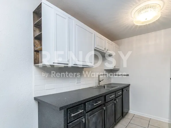 4524 Holly St APT 22, Kansas City, MO 64111