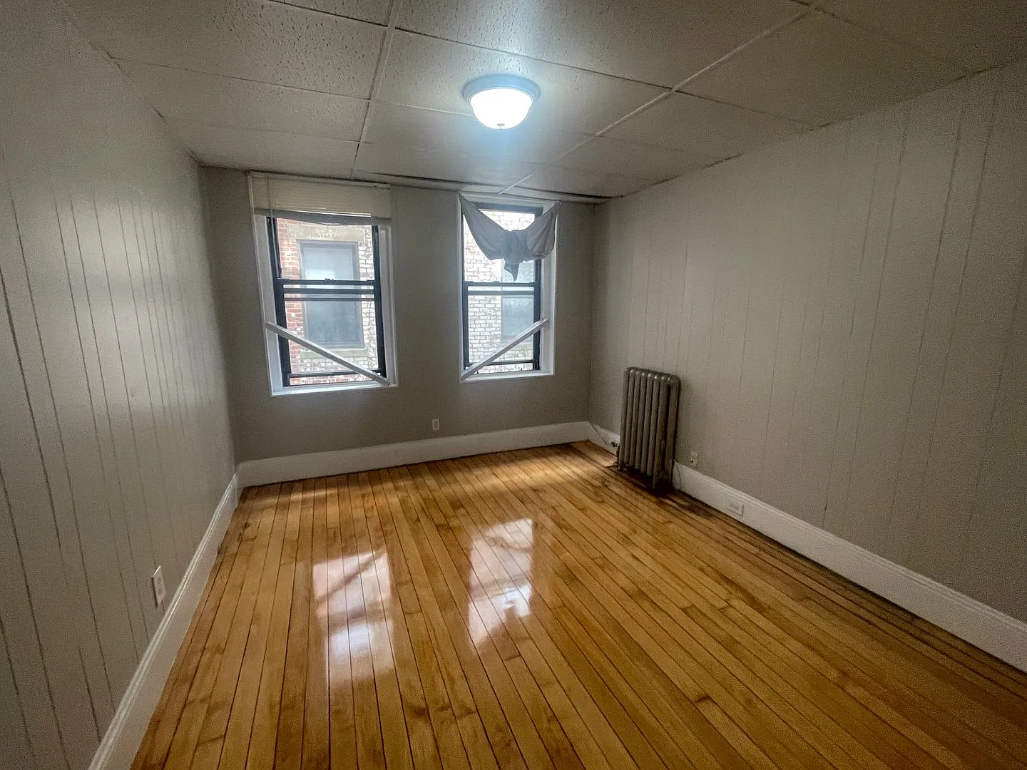 Free Month Super Sunny 3 Bed Split Great Layout With Bay Windows , Hw-Ht Inc, Now Or Feb — Photo 4