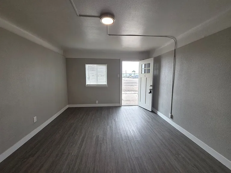 Garden City Flats — Photo 28