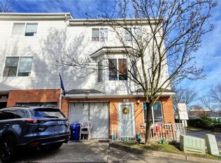 15 Emily Ln, Staten Island, NY