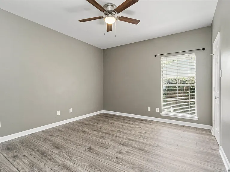 270 Stoney Creek Ave — Photo 14
