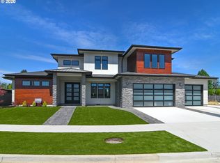 2113 Meadowood Dr, Eugene, OR 97405