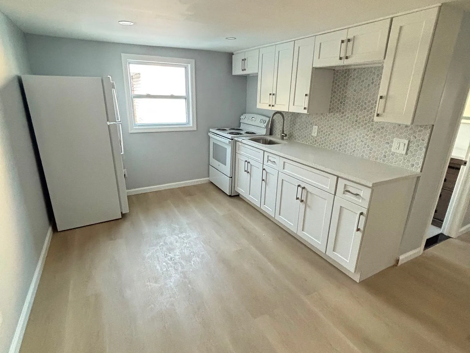 August Rd, North Babylon — Photo 1