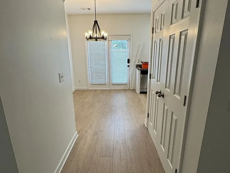 809 Benton Ave — Photo 3
