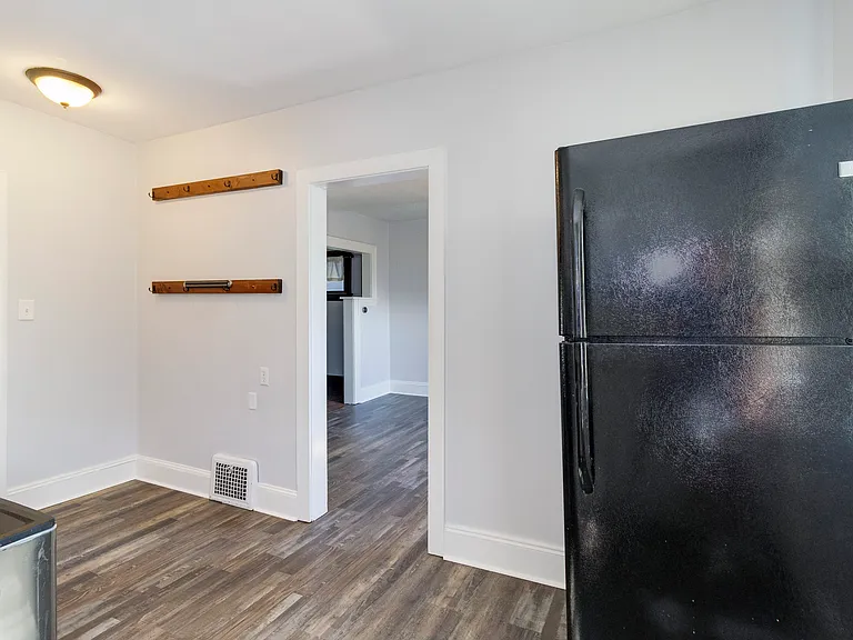 2084 Wascana Ave — Photo 9