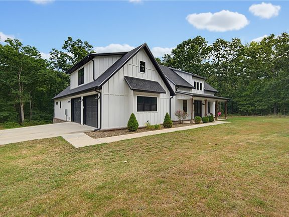 5th image of 15747 Goldfinch Rd