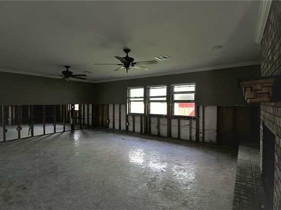 3rd image of 102 Broussard Dr