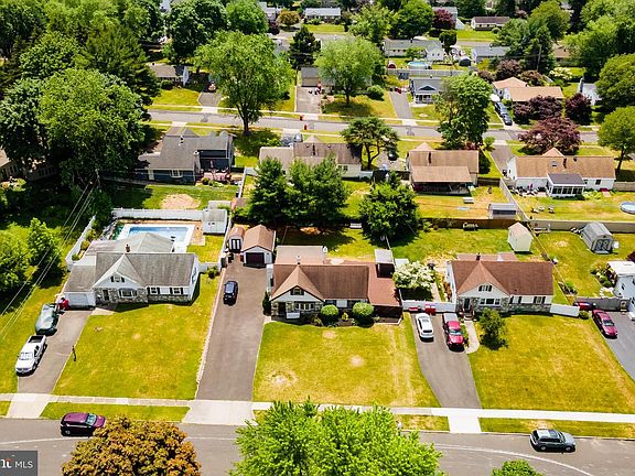 4th image of 202 Paul Ln