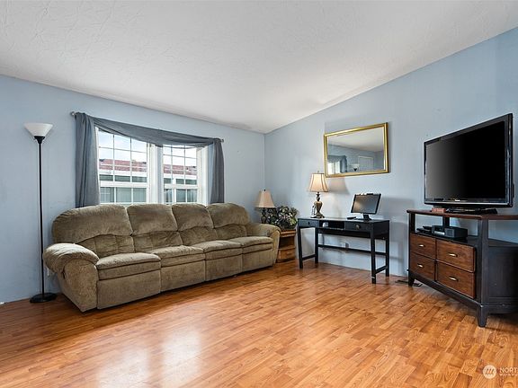 5th image of 222 Maple NW #25
