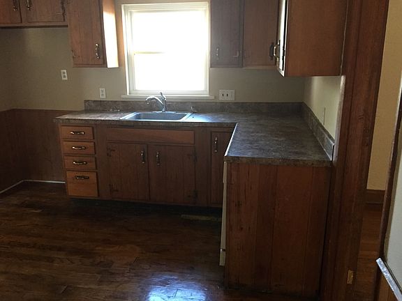 3rd image of 447 W Hudson Ave