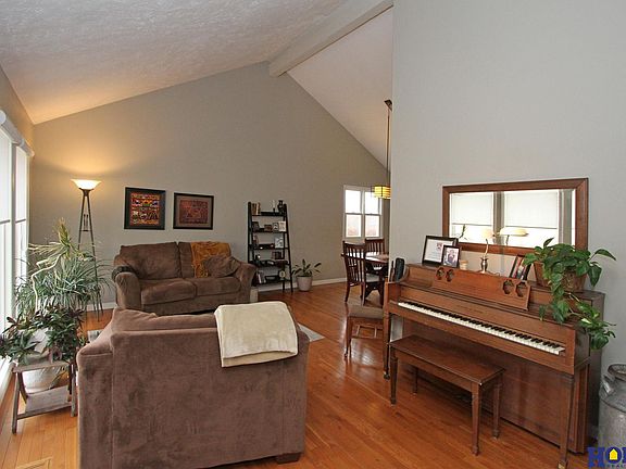 2nd image of 801 W Harvest Dr