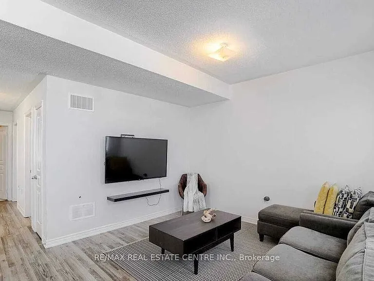 5 Blackberry Valley Cres #UPPER — Photo 8