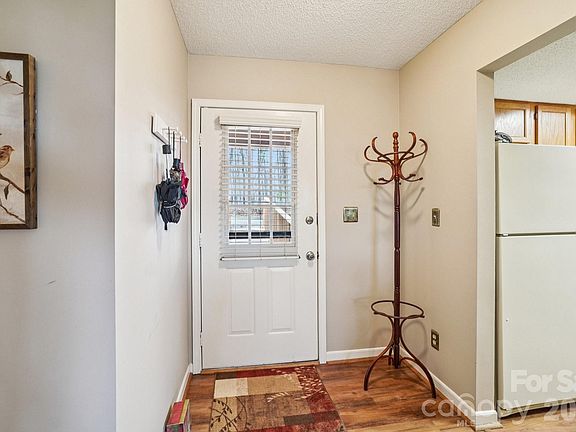 3rd image of 409 Whitney Blvd