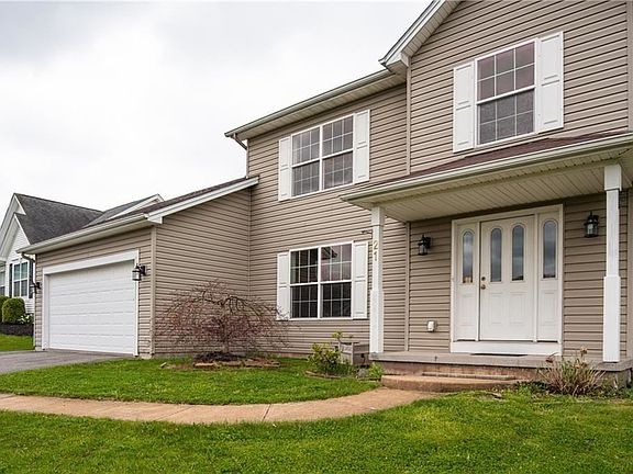 3rd image of 21 Berry Grove Ln
