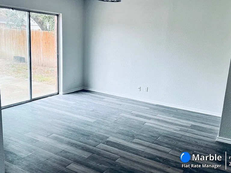 2705 N 27th St — Photo 17