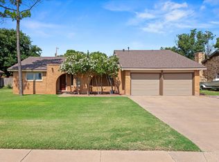 2212 Rice Dr, Levelland, TX 79336