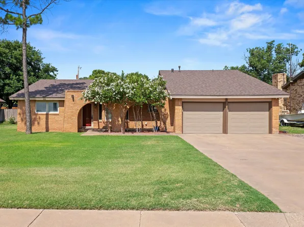 2212 Rice Dr, Levelland, TX 79336