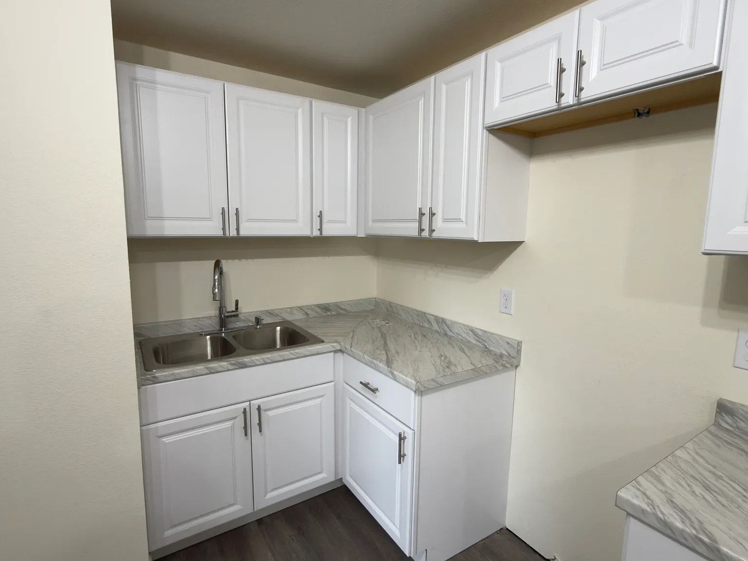 3 bed, 672 sqft, $1,300 — Photo 4