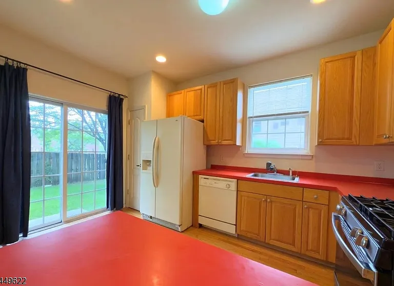 315 Birch Ct — Photo 9
