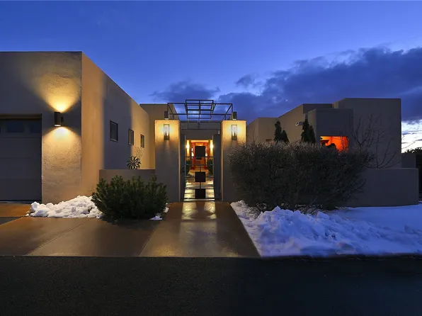 570 Via Arista, Santa Fe, NM 87506