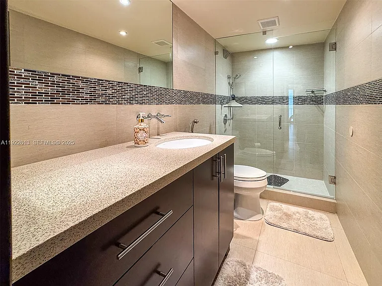 8877 Collins Ave #809 — Photo 29