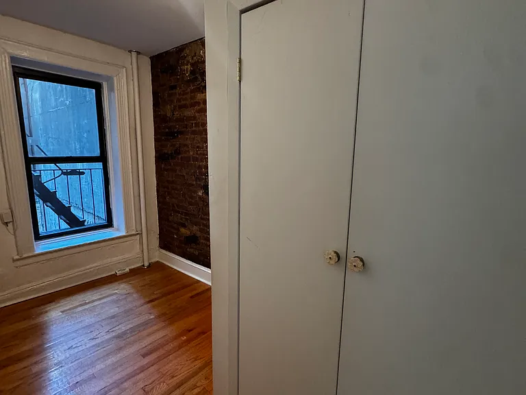 207 E 5th St #2 — Photo 5