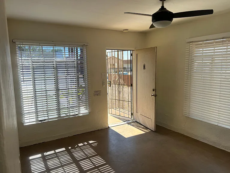 2034 W Cypress St — Photo 2