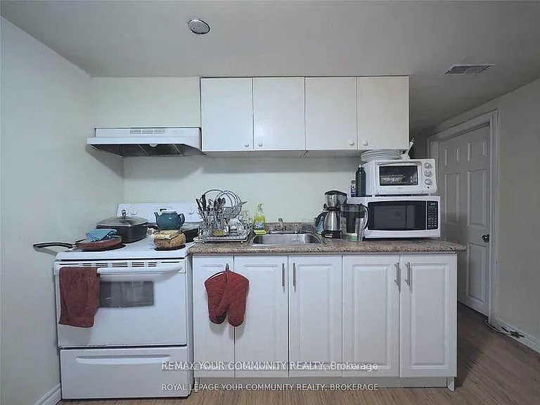69 Samson Cres — Photo 9