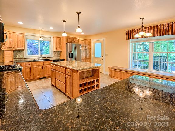 5th image of 355 Rosewood Ln