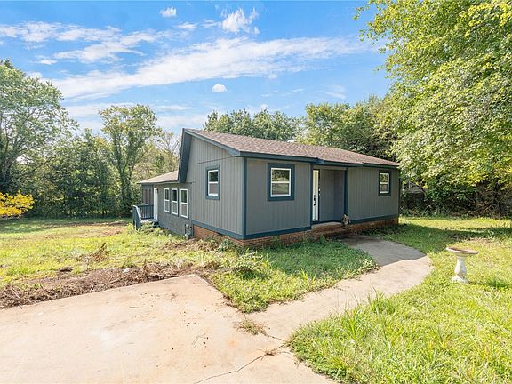 3rd image of 166 McJunkin Dr