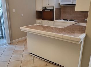 5989 Lake Crest Way APT 20, Sacramento, CA 95822
