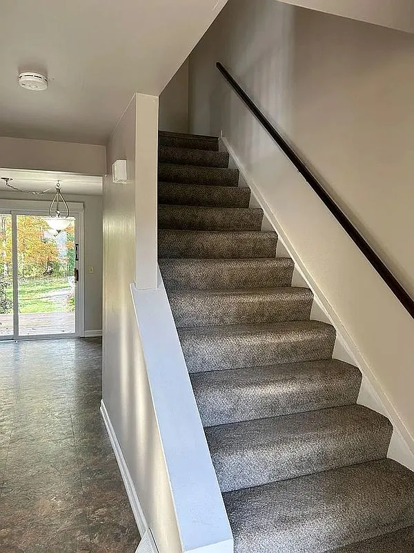 3 bed, 1.5 bath, 1182 sqft, $2,000 — Photo 3