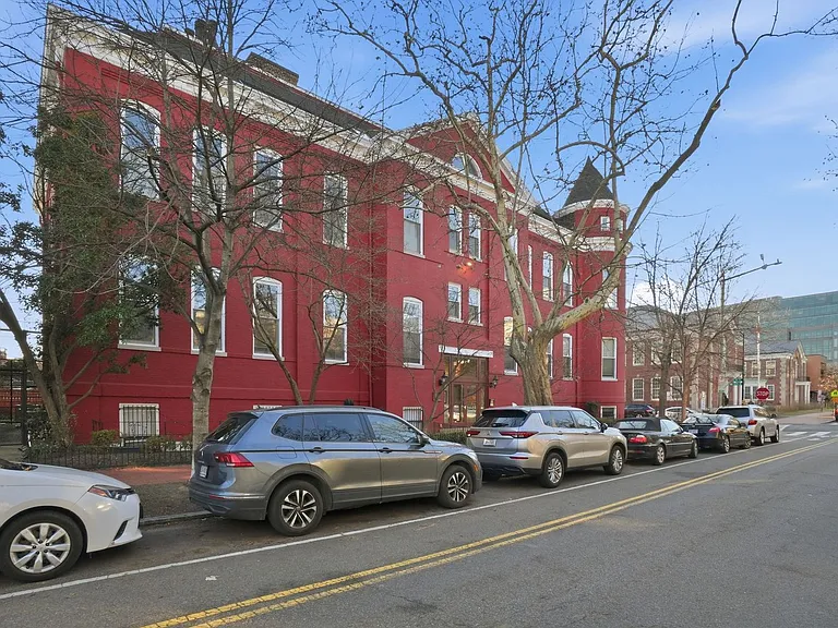 301 G St NE #32 — Photo 17