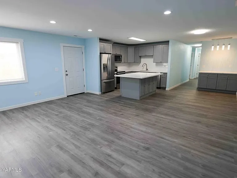 1900 W Mead Ave #2 — Photo 3