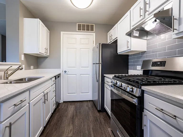 1240 W Indian Trl — Photo 7