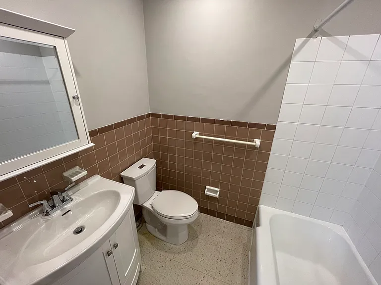 55 Sweetland Ave — Photo 8