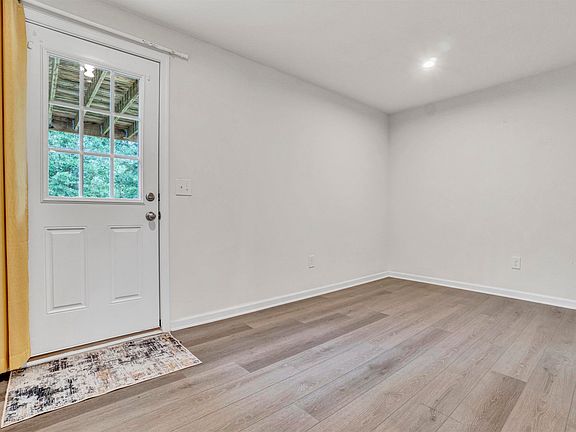 5th image of 227 Coldwater Creek Ct