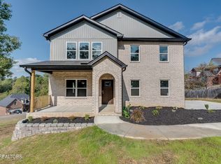 1007 Crown Ridge Ln, Powell, TN 37849