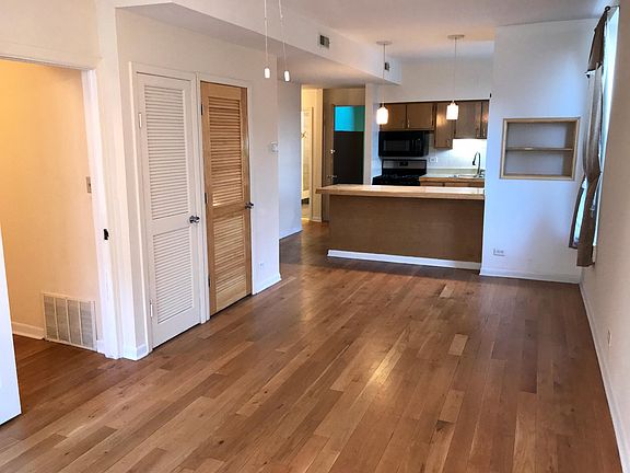 3rd image of 1366 W Evergreen Ave #3F