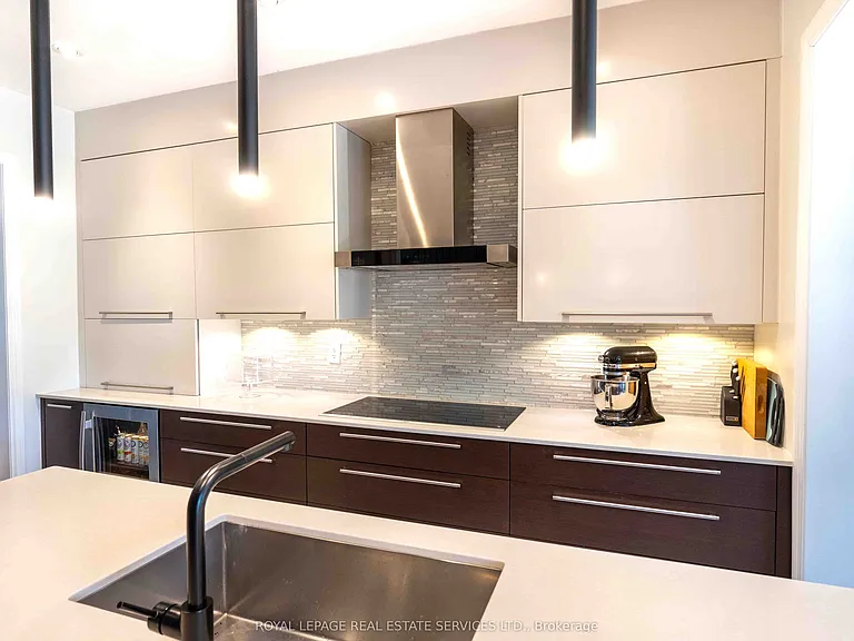 2083 Grange Dr — Photo 12