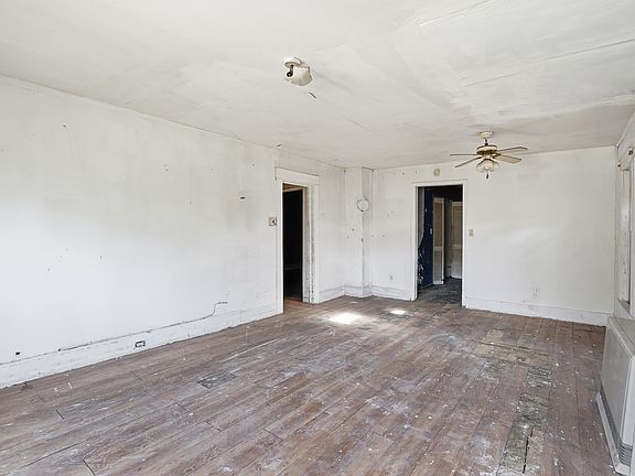 3rd image of 413 Fulton Ave SW