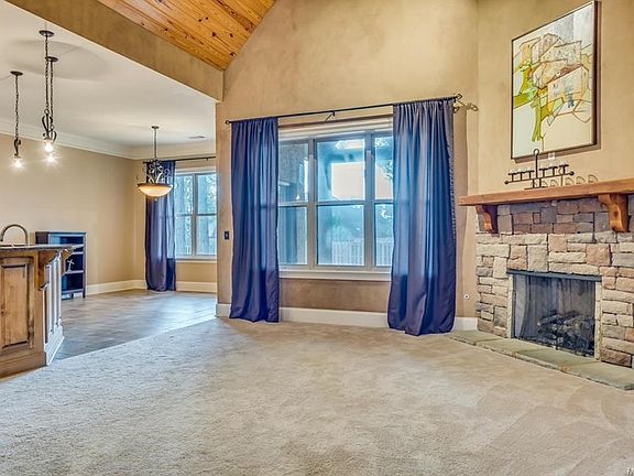 5th image of 9513 Crescent Lodge Dr