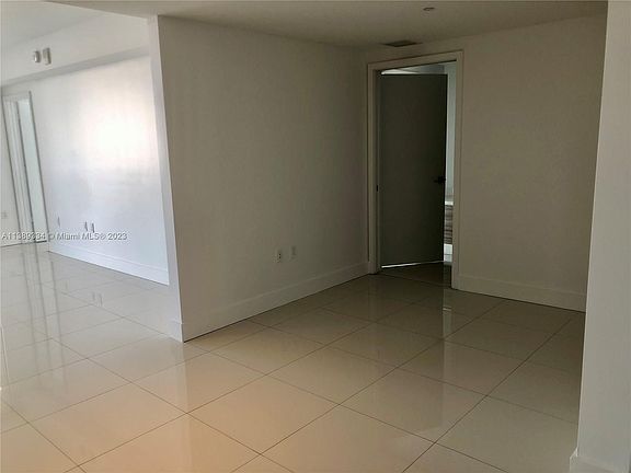 4th image of 121 NE 34th St #L405