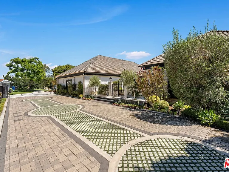 8416 Skyline Dr — Photo 17