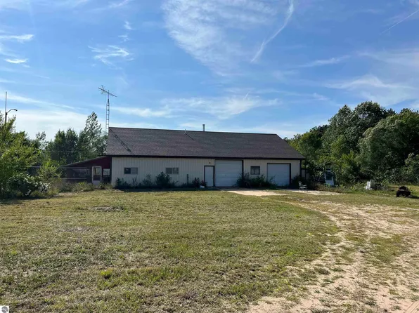 8920 W 30th Rd, Harrietta, MI 49638