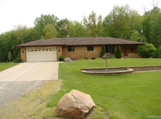 9719 Arnold Rd, Fair Haven, MI 48023