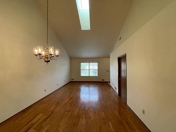 3rd image of 220 Draw Bridge Ct