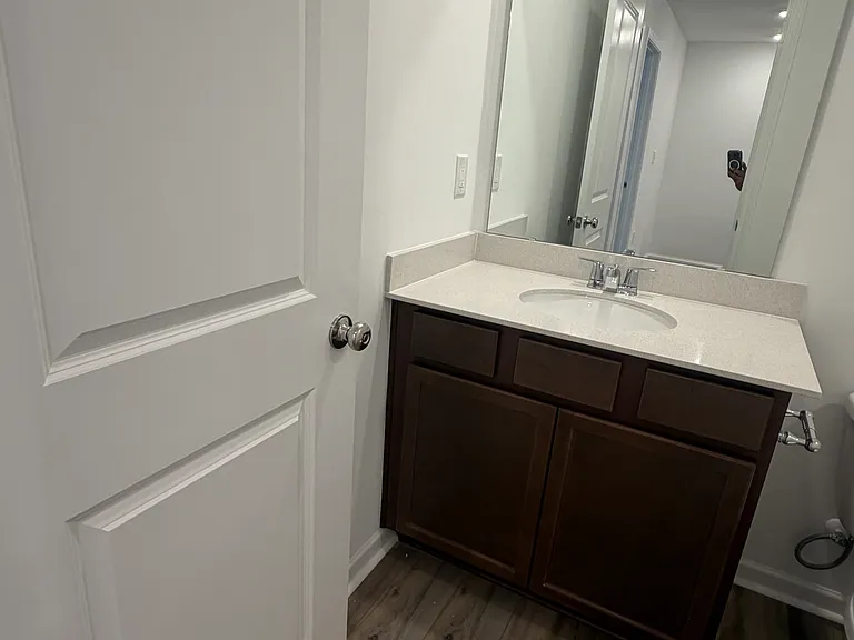 Full Common Bath with Vanity
