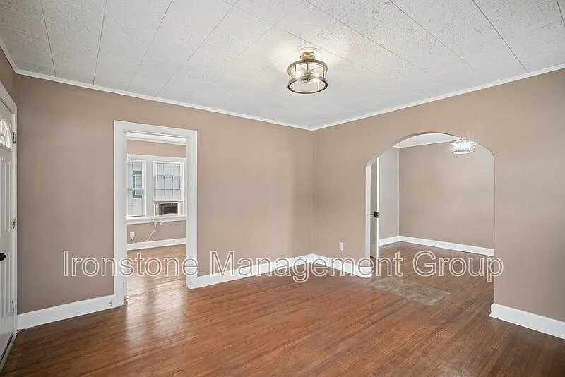 2 bed, 1.0 bath, 906 sqft, $1,400 — Photo 4